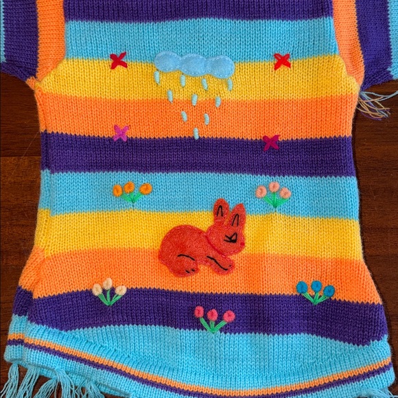 Four Suyos Girls Peruvian 100% wool hooded Sweater with Puffy embellishments. - Picture 10 of 14